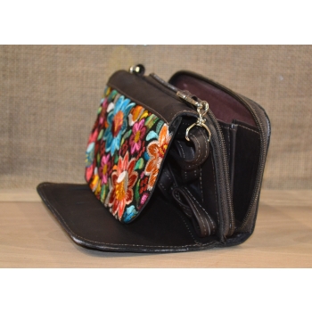 Portfel torebka skórzana ciemnobrązowa z kwiatowym kolorowym haftem .